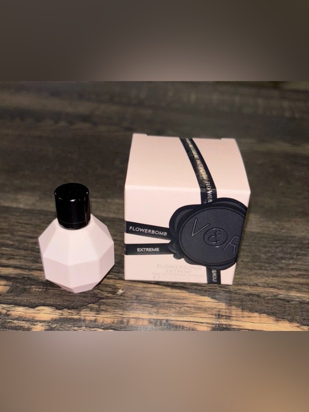Viktor & Rolf Flowerbomb Extreme - Pale Pink & Black Accents